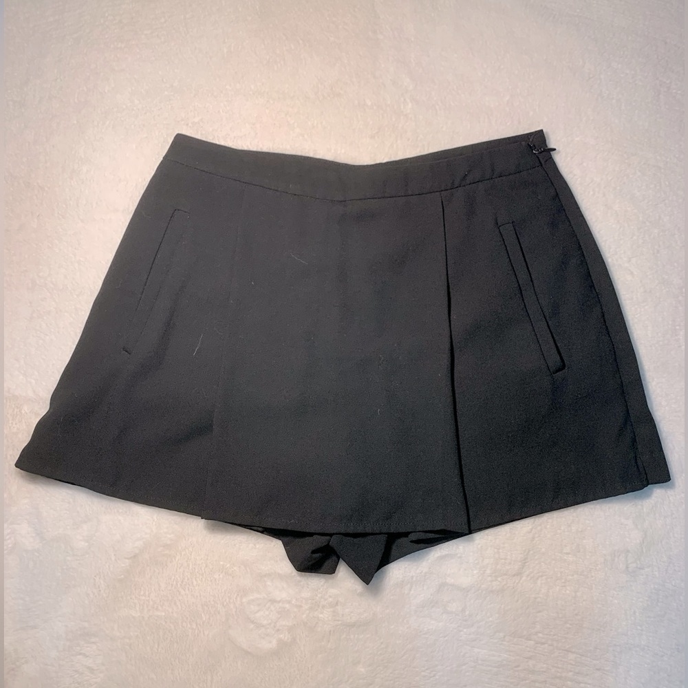 Forever 21 - small Black mini skirt (double pleated).